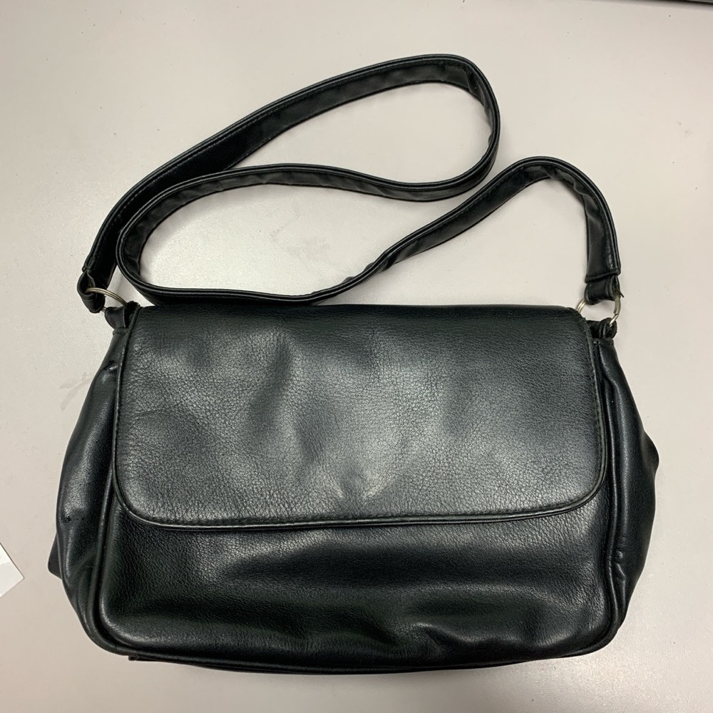 Jennifer Moore Black leather shoulder bag EUC